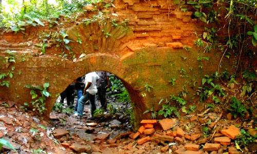 Explore the Nalraja Garh Ruins